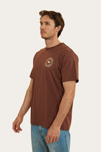 Load image into Gallery viewer, Signature Bull mens loose Fit T-Shirt - Chocolate/Dark Sand
